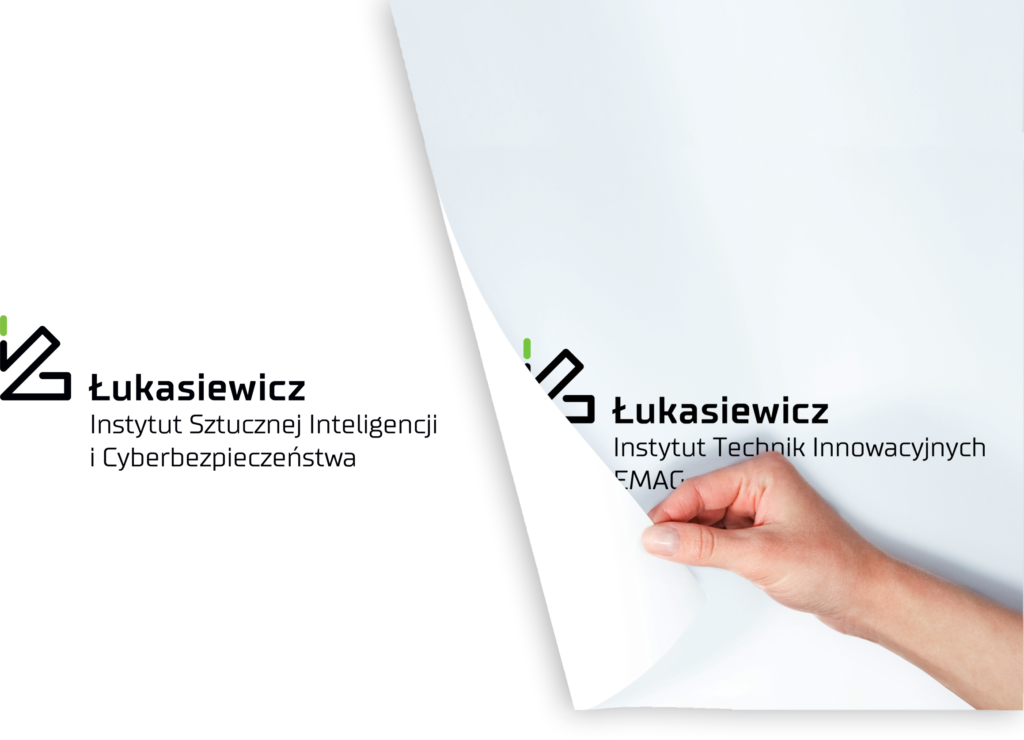 Ręka odsłania nowe logo